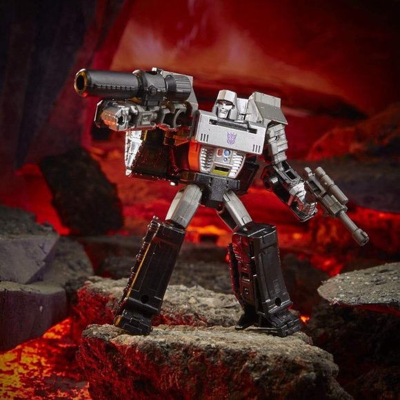 Megatron Transformers War for Cybertron Trilogy Kingdom Core Hasbro WFC-K13 - Picture 4 of 9